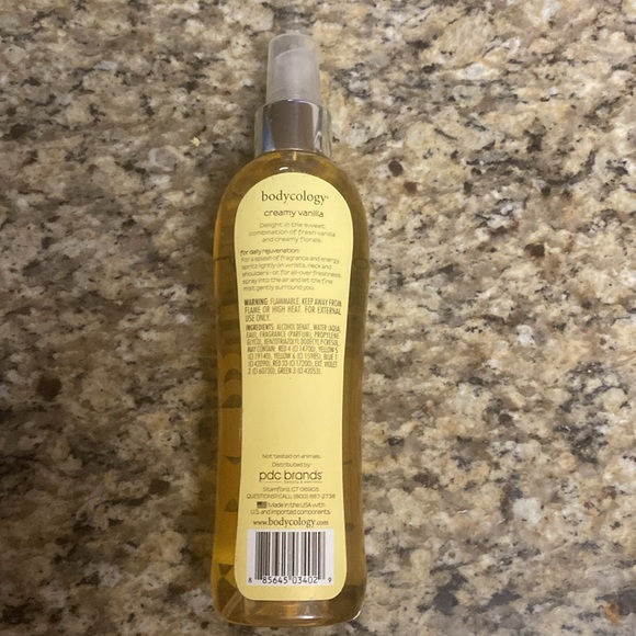 BODYCOLOGY FRAGRANCE MIST in Creamy Vanilla - Picture 2 of 4
